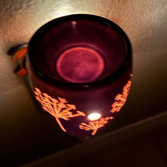 Scentsy Plug In Warmer Taupe Color with White Flowers - Picture 5 of 5